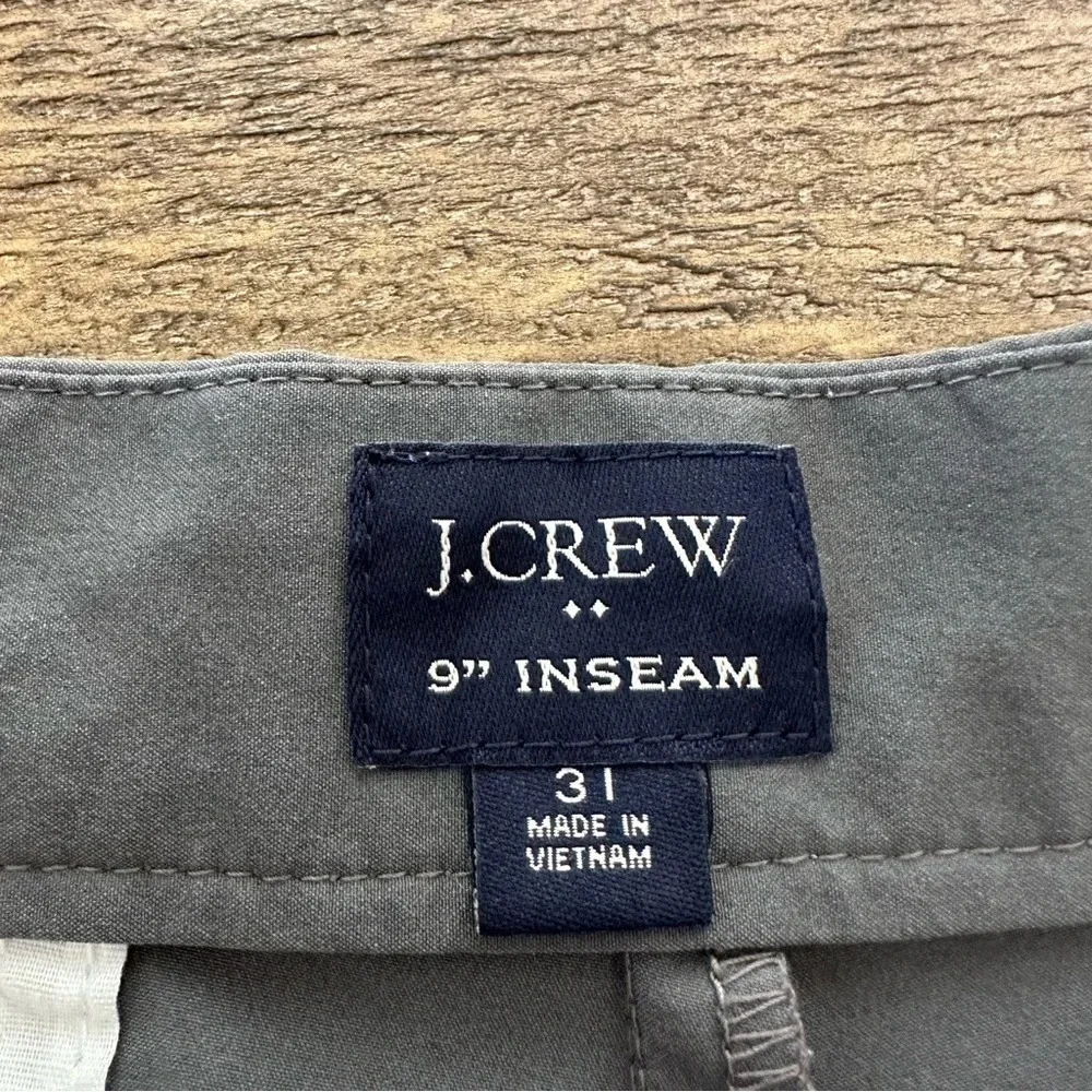 J. Crew Factory Mens 31” waist Gray 9” Inseam Shorts‎ AL096 Flat Front Stretch